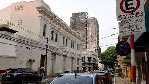 Representante de Simuca reclama 'robo asqueroso' por parte de empresa de estacionamiento