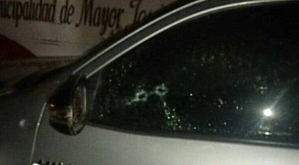 ¿Fue el hermano? Balearon camioneta de intendente