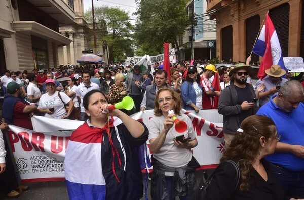 Paro en la UNA: analizan tocar otros rubros para otorgar nivelación salarial, revela senador - Política - ABC Color