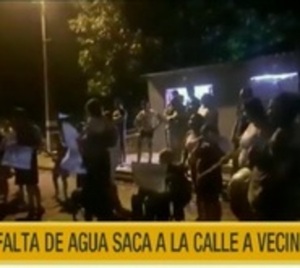 Iteños se manifiestan por falta de agua ante inclemente calor - Paraguay.com