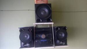 Escuchaba vallenato a todo volumen y no se percató que entraron a robar a su casa