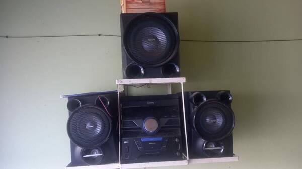 Escuchaba vallenato a todo volumen y no se percató que entraron a robar a su casa