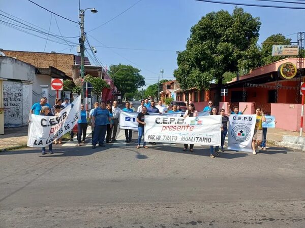 Video de paro de la UNA: cierran tránsito en Asunción y San Lorenzo - Nacionales - ABC Color