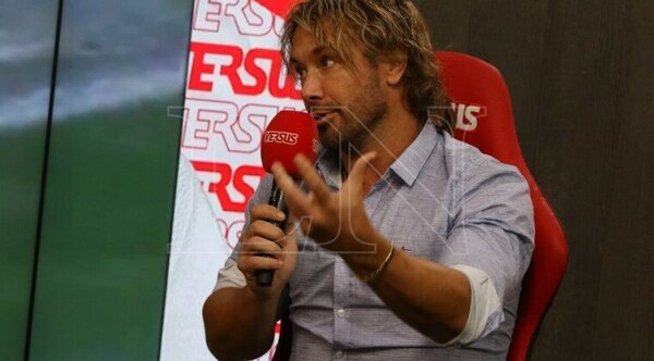 Versus / Ya no hay vergüenza: ¡Su propia hinchada le robó a Diego Lugano!