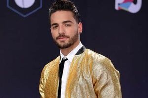Maluma se enoja con fan luego de que le aventara celular