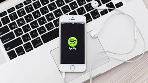 Spotify usará inteligencia artificial para traducir pódcast al español