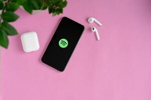 Spotify usará inteligencia artificial para doblar pódcast al español - Tecnología - ABC Color