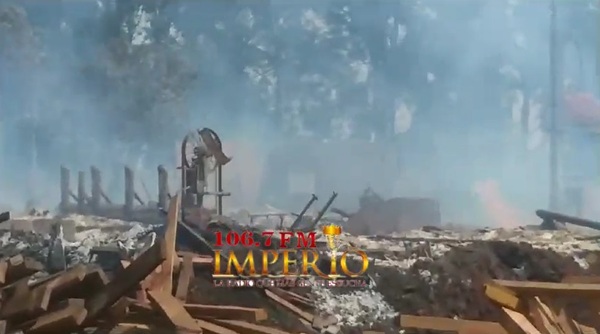 Aserradero continúa ardiendo en llamas - Radio Imperio 106.7 FM