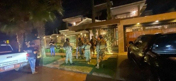Allanan vivienda de cambista en prosecución a las investigaciones del homicidio del hijo de "Gringo González" - Oasis FM 94.3