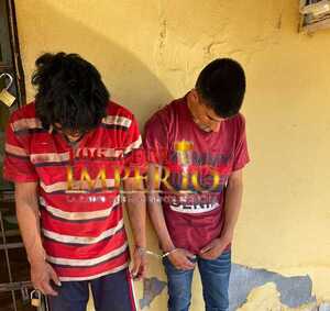 Policía detiene a dos jóvenes con motocicleta robada en el barrio San Blas - Radio Imperio 106.7 FM