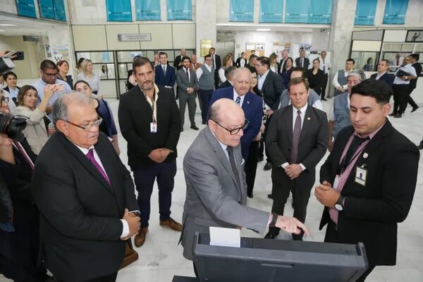 Capacitan en uso de máquinas para votar en elección de abogados para el CM - Nacionales - ABC Color