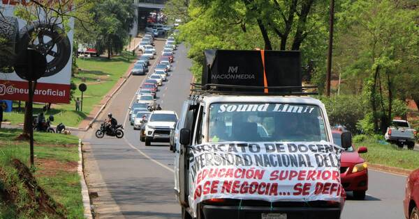 La Nación / Personal de la UNE se movilizó por aprobación de escalafón salarial en el Senado