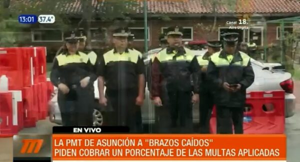 Agentes de la PMT hacen "brazos caídos" | Telefuturo