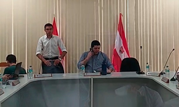 Concejales violan reglamento interno en falta de respeto a la ciudadanía