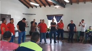 Agentes de la PMT de Asunción hacen "brazos caídos"