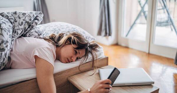 La Nación / ¿Por qué las mujeres tienen más problemas para dormir que los hombres?