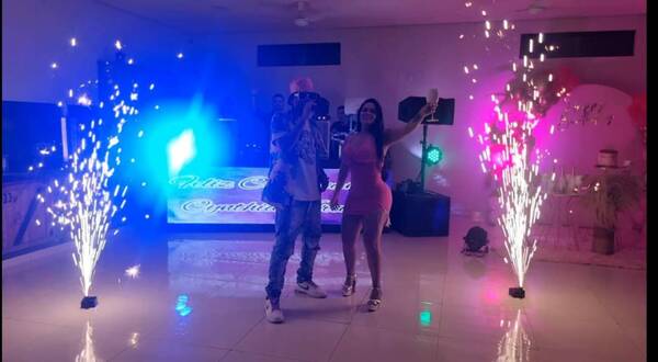 [VIDEO] La modelo Cynthia Vera farreó a lo grande por su cumple