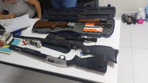 Hallan un arsenal en casa de feminicida tras allanamiento en Ñemby