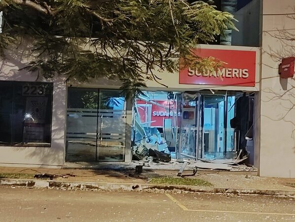 Explosionan cajero en Villa Morra · Radio Monumental 1080 AM