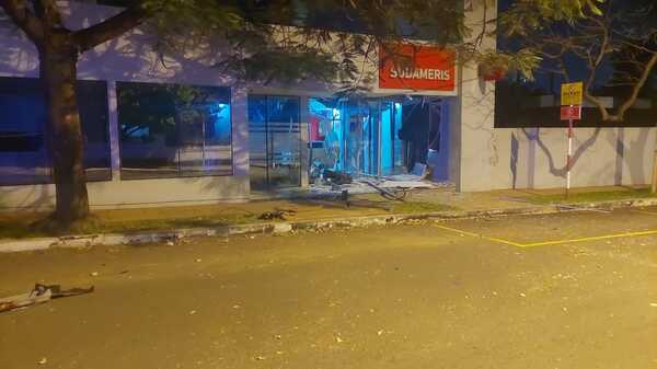 Diario HOY | Hicieron volar un cajero en zona Villa Morra