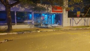Con explosivos a gas destrozan otro cajero automático y se llevan el dinero en Asunción