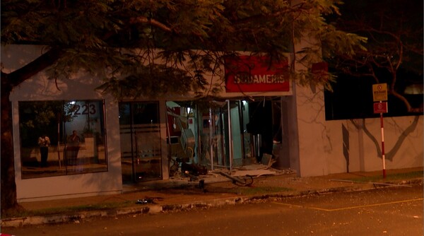 Desconocidos vuelven a denotar un cajero automático - Unicanal