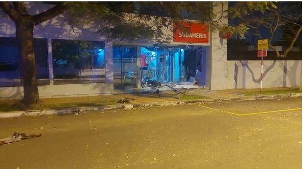 Con explosivos a gas destrozan otro cajero automático y se llevan el dinero en Asunción - Radio Imperio 106.7 FM