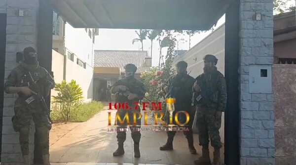 Realizan allanamientos simultáneos en seguimiento a asesinato ocurrido en el centro de PJC - Radio Imperio 106.7 FM
