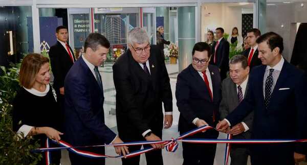 Universitaria inauguró su moderno edificio corporativo