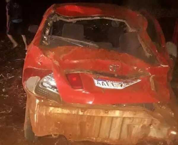 Tras vuelco, muere acompañante de conductor ebrio - La Clave