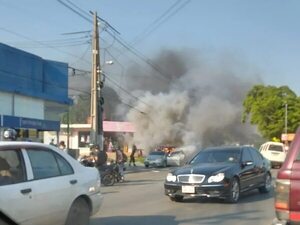 Vehículo circulaba en llamas por Barcequillo, San Lorenzo: ¿por qué se incendió? - Nacionales - ABC Color