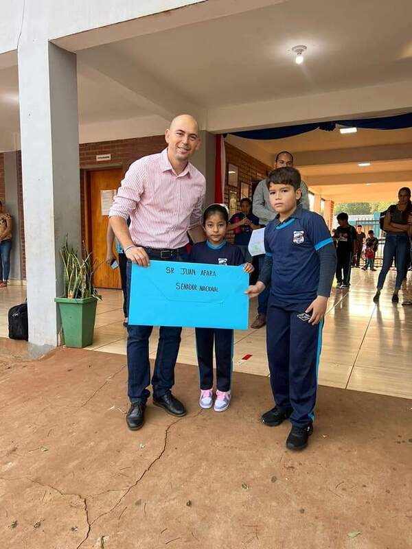 SECTOR EDUCATIVO DE CAMBYRETÁ SOLCITÓ AL INTENDENTE MEJORAS DE LA INFRAESTRUCTURA