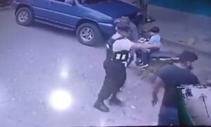 (VIDEO)Agente de tránsito recibió trompadas en Pilar