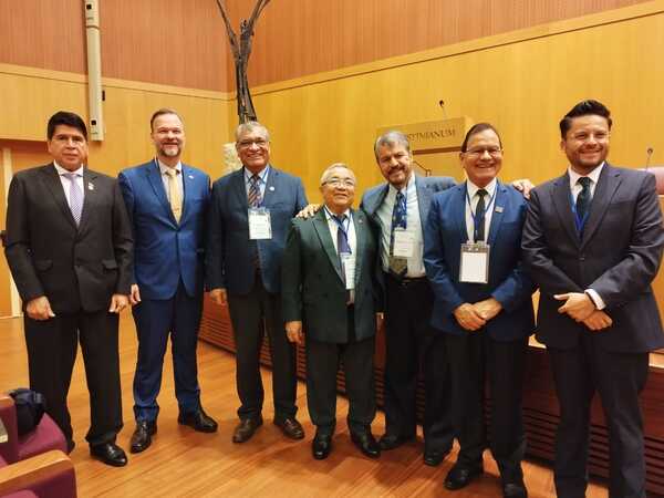 El Rector de la Unves visitó al Papa Francisco.