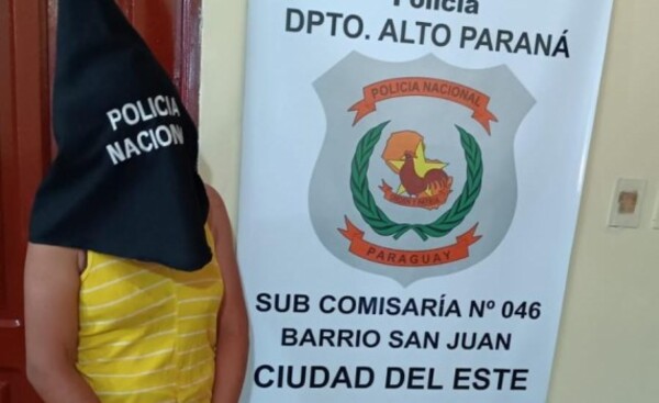 Joven de 21 años fue sorprendida por vecinos hurtando una carpa