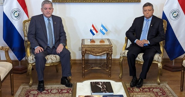 Desmienten al capitán de la barcaza paraguaya que estuvo frenada dos días en la hidrovía