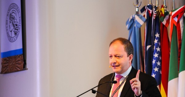 Valdovinos niega que las medidas extraordinarias generen más deuda y Kattya dice que violan la Constitución