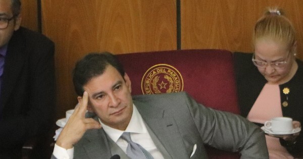 Beto Ovelar intenta calmar al Senado y asegura que Santi no tendrá un superpoder