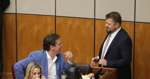 Los senadores aprueban la emergencia social por feminicidios, pero el cartismo veta la palabra "género" del texto