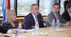 Benítez vuelve a golpear al IPS en el Senado, pero hay dudas sobre los datos de su informe
