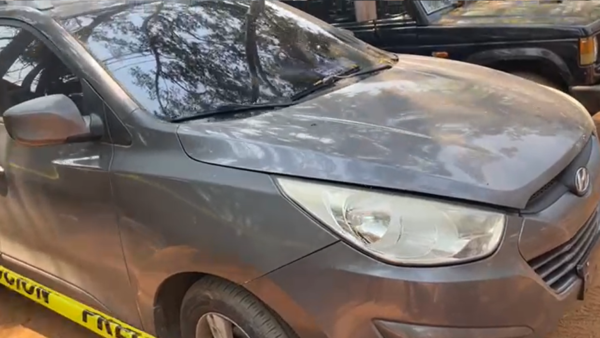 Asaltacajeros abandonan camioneta en estacionamiento del IPS en Asunción