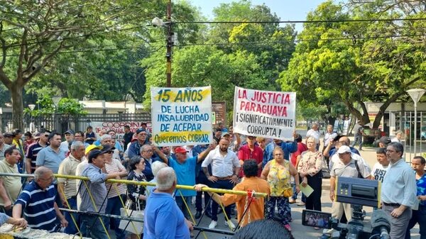 Abogados laboralistas protestaron contra mora judicial - Nacionales - ABC Color
