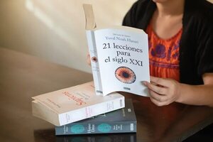 Dos libros de Harari deben venderse en Hungría empaquetados al mencionar la homosexualidad - Literatura - ABC Color