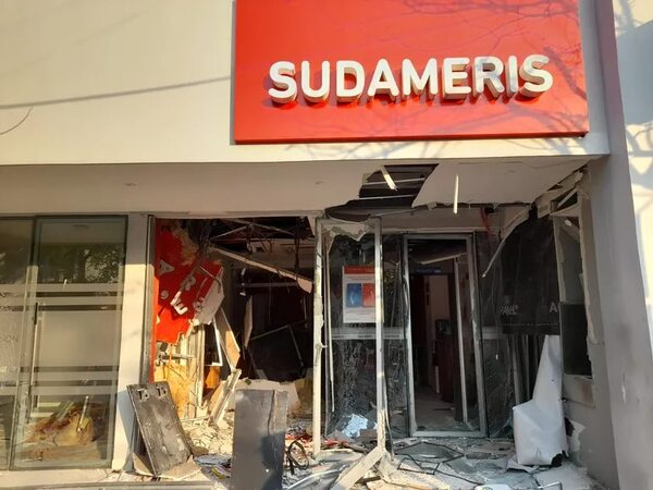 Casi una docena de ataques a cajeros automáticos en apenas 5 meses - Policiales - ABC Color