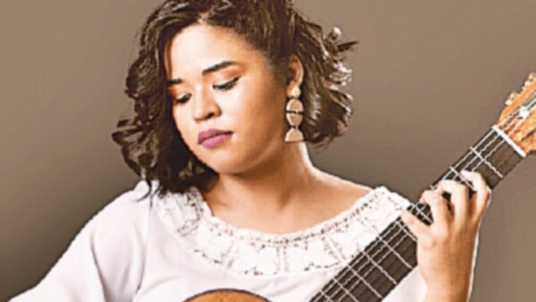 Noemí Recalde ofrece recital de guitarra