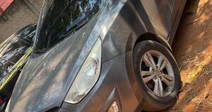La Nación / Delincuentes abandonan en IPS la camioneta utilizada para robo de cajero automático