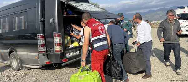 Más de 28.000 refugiados han huido desde Karabaj a Armenia