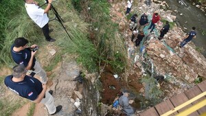 Cuerpo hallado en un arroyo de Lambaré será llevado a la morgue