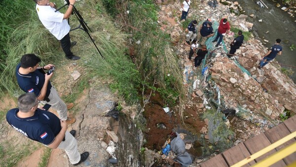 Cuerpo hallado en un arroyo de Lambaré será llevado a la morgue