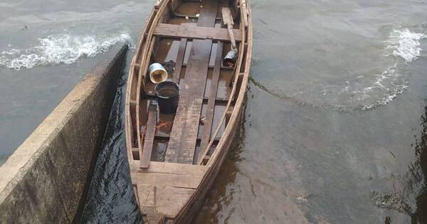 La Nación / Niños argentinos cruzaron el río Paraná en precaria canoa tras naufragar